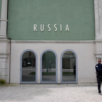 Jury of the Venice Biennial resigns