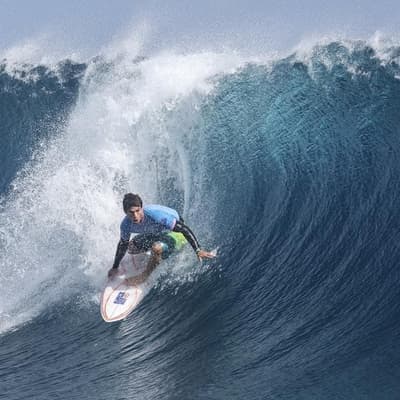 Robinson shines as shark spotted near Gold Coast Pro