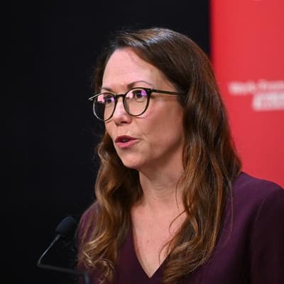 Economic hawks eye restraint in pre-election budget