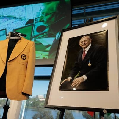 Legendary footy broadcaster never went out of fashion