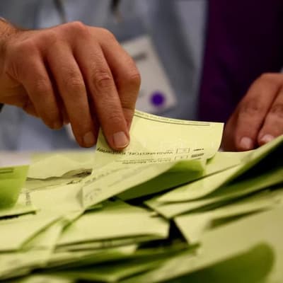 Greens preference decision will backfire, pollster says