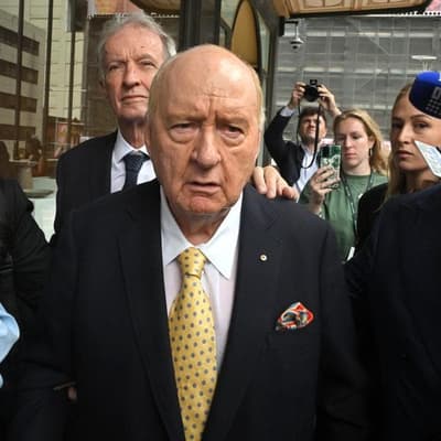 Alan Jones attacks 'bad' sex-abuse search warrants