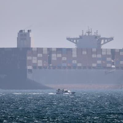 Truce in doubt as US, Iran fight for control of strait