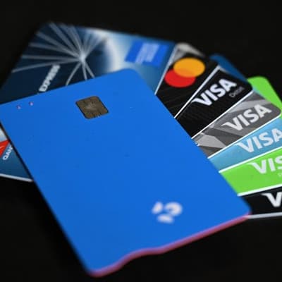 Consumers hang tough despite echoes of COVID headwinds