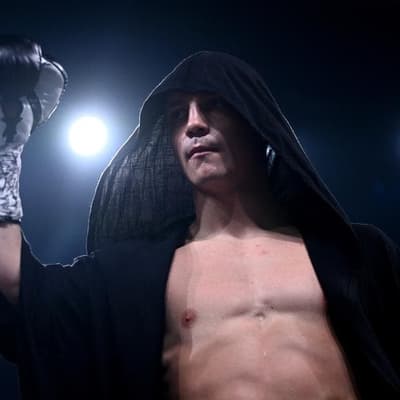 'Hold your horses': Tszyu to wait for world-title shot