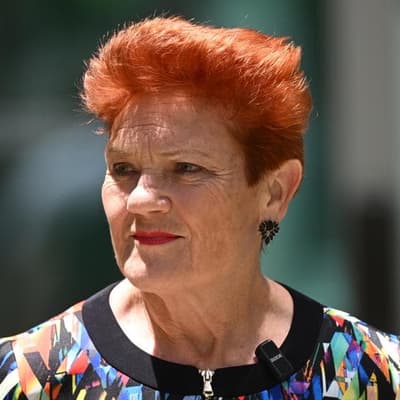 Hanson backflips to support volunteer in pre-poll clash