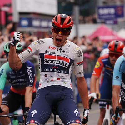 Aussie hope crashes out in bid to win Giro pink jersey