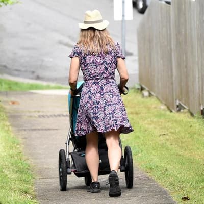 'Love is the glue': spotlight on single mothers