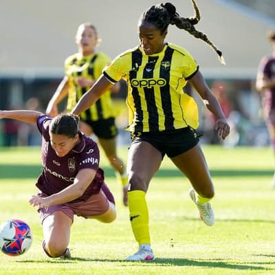 Phoenix reach ALW grand final as Woods cuts down Roar