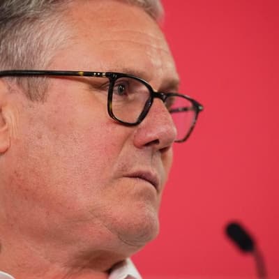 UK govt aides quit as 60 Labour MPs urge Starmer to go