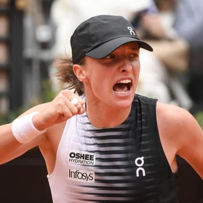 Rejuvenated Swiatek sweeps past Pegula into Rome semis