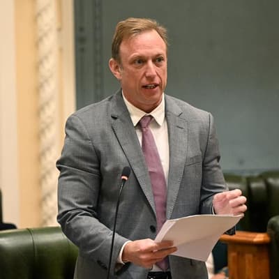 Former premier apologises for contempt of parliament