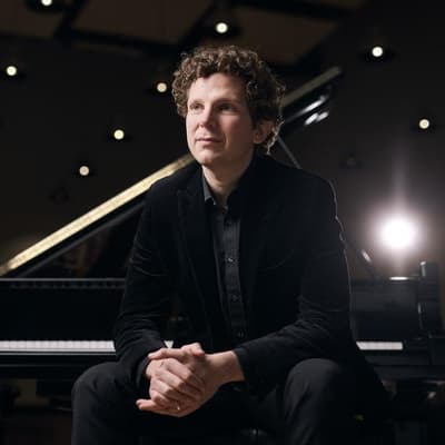 Sacked pianist's case against orchestra heads to court
