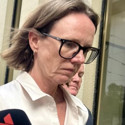 Police officer accused of stalking 'didn't take hint'