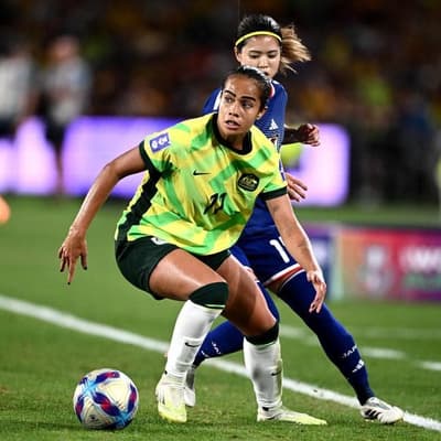 Big guns return as Matildas call up teen goalkeeper