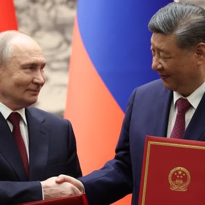 Putin and Xi hail ties and energy trade at China talks