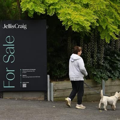 Jobless jump, Iran war shoot down fears of rate rise