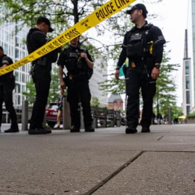 Bystander shot near White House in serious condition