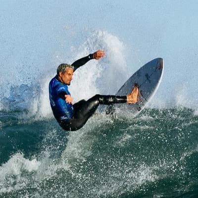 Photographer bitten in dramatic last day at NZ surfing