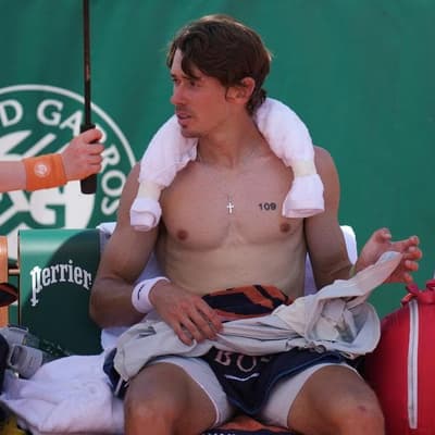 Demon's lucky break in Paris with French Open walkover