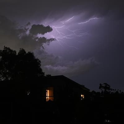 Wild weather for southeast, as storm threatens Origin I