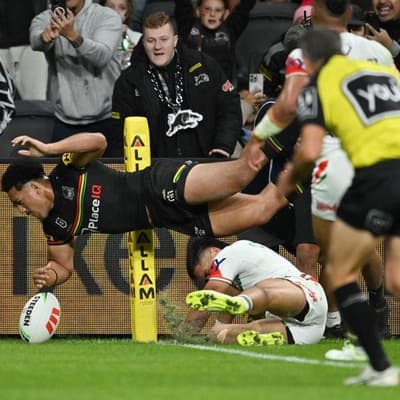 Penrith edge Warriors, strengthen grip on top spot