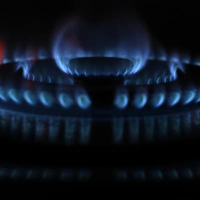 Accelerated lights out for gas urged to hit net zero
