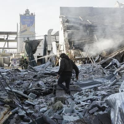 Heavy Russian attack on Ukrainian cities kills 18