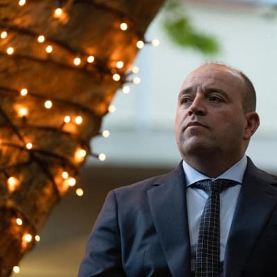 'Shocked' Bondi hero denies claim of assault on father
