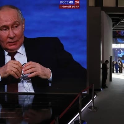 Putin says he sees no reason for now to meet Zelenskiy