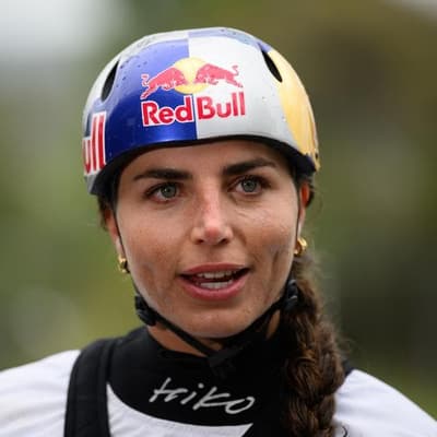 Double delight for canoeing's comeback 'GOAT' Jess Fox