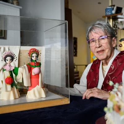 At 86, honour roll is a piece of cake for sugar artist