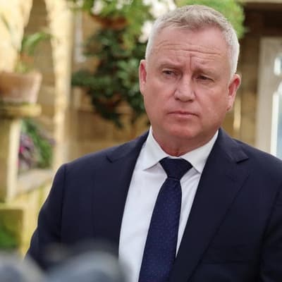 Cross balance-of-power MPs give premier deadline