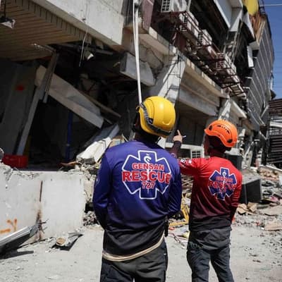 Race to reach trapped after powerful Philippines quake
