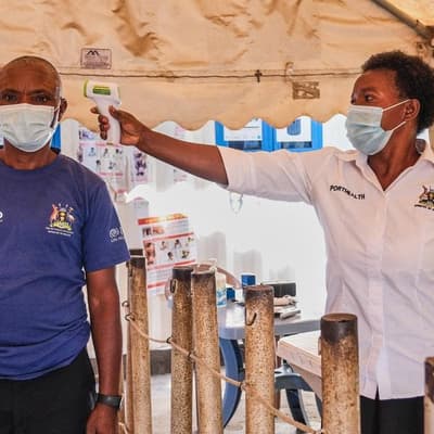 Ebola deaths rise to 100 as conflict slows response