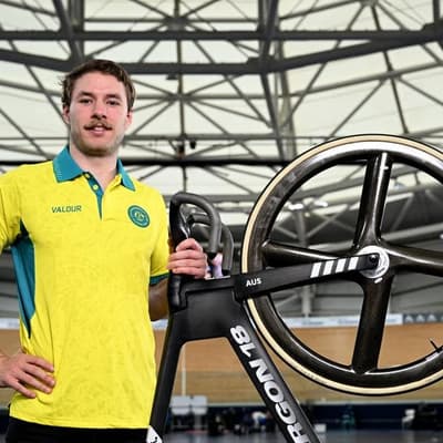 'Smash him': defection spices up Ashes velodrome battle
