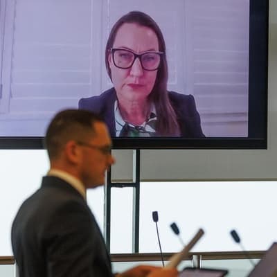 'You won't win': public servant details union clash