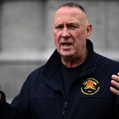Unmasked firefighter boss to fight corruption report