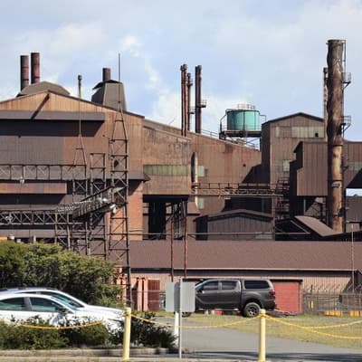 Cloud forms again over unique smelter and 200 jobs