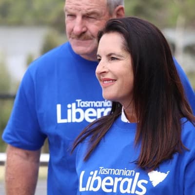 Call for Liberal minister to resign over campaign texts