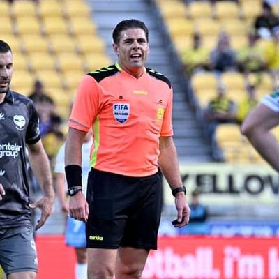 Australian referee cleared over hand gesture
