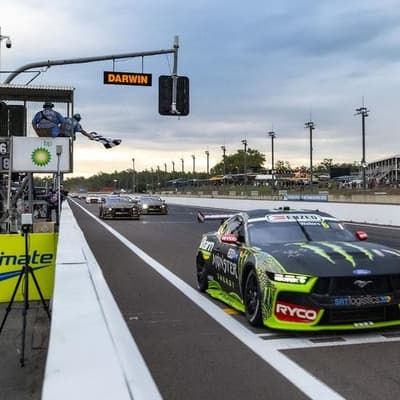 Waters sprints to victory, but Feeney has a horror day
