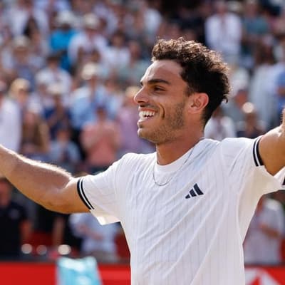Forehand of Cerundolo and hand of God earn Queen's win