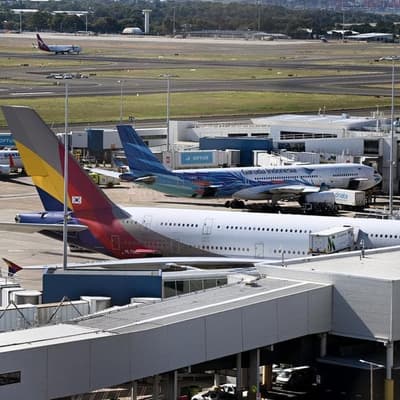 Man arrested over alleged bomb hoax on flight