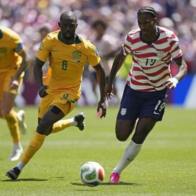 Socceroos won't press handbrake in qualification bid