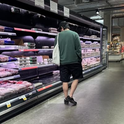 Shares snap losing steak but inflation threats remain