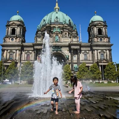 Record temperatures in Germany as heatwave moves east