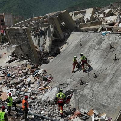 Aftershock rattles Venezuela as rescuers search rubble
