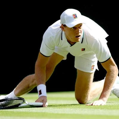 Shaken defending champion survives Serbian scare