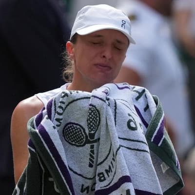 Swiatek survives scare to kick off Wimbledon defence